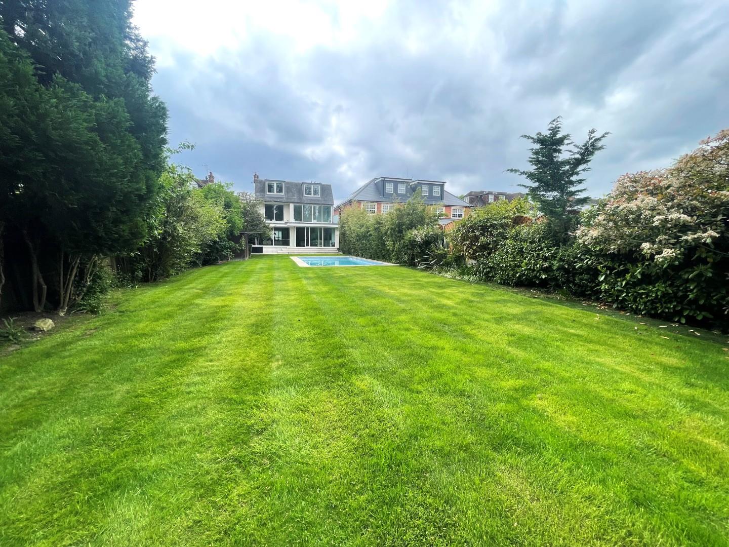 5 bed property in Uphill Road, Mill Hill